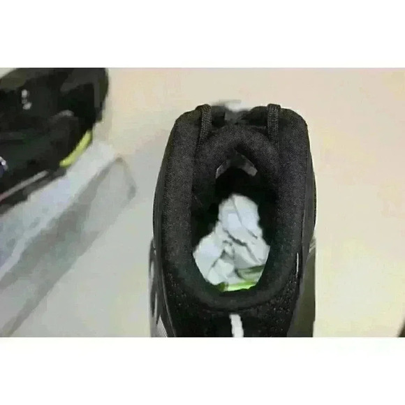 New Under Armor Nitro Clutch Fit 4DFoam Football Cleats 1258021-001 Mens size 13 - Picture 6 of 13